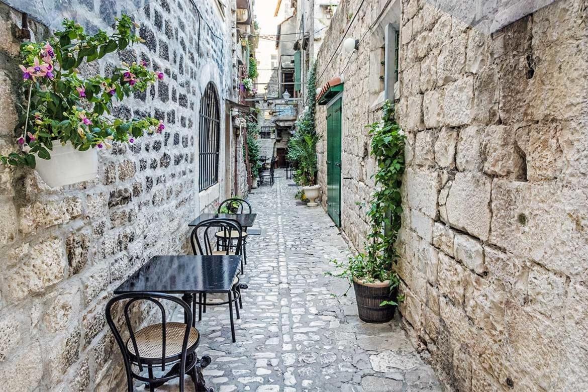 Guesthouse Ana Trogir Old Town Buitenkant foto
