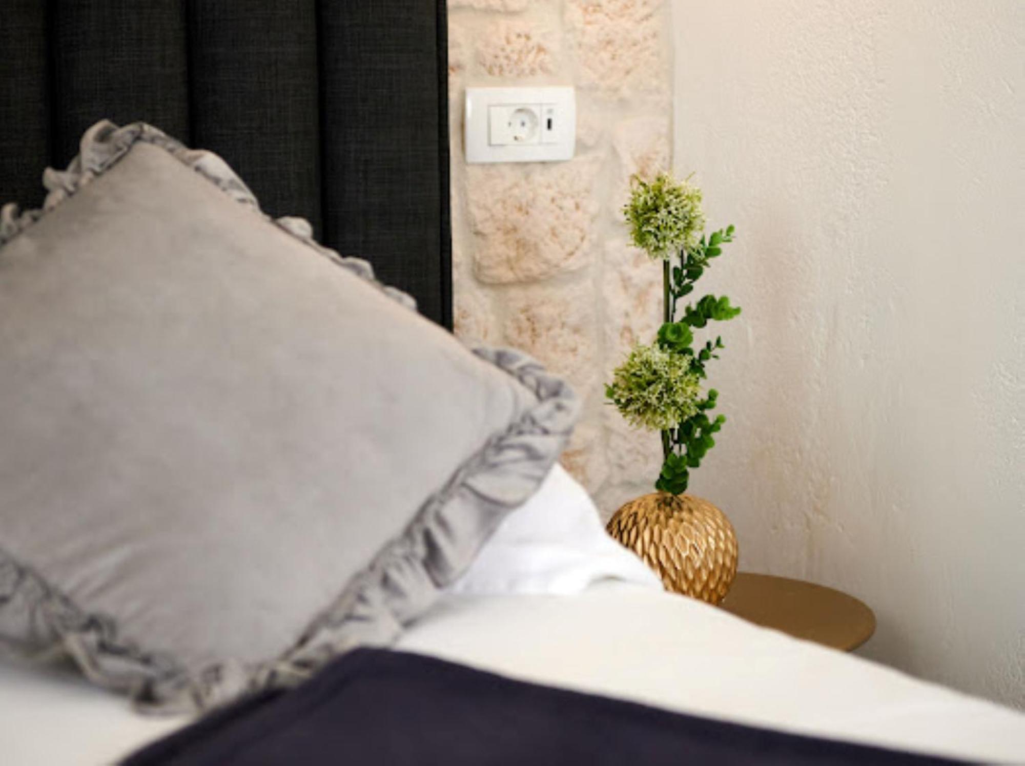 Guesthouse Ana Trogir Old Town Buitenkant foto