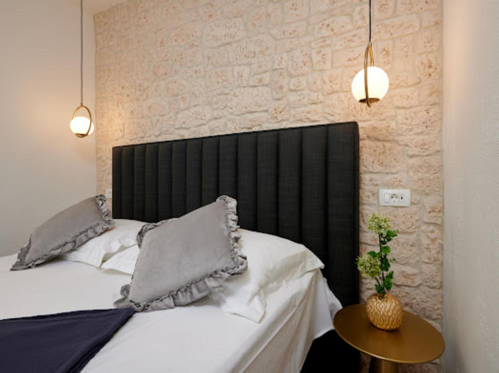 Guesthouse Ana Trogir Old Town Buitenkant foto